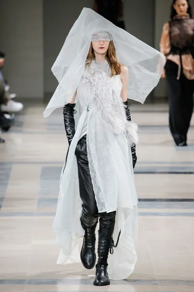 Look 11